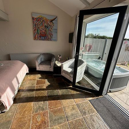 Dwylig Isa Holiday Cottages Rhuddlan Екстериор снимка