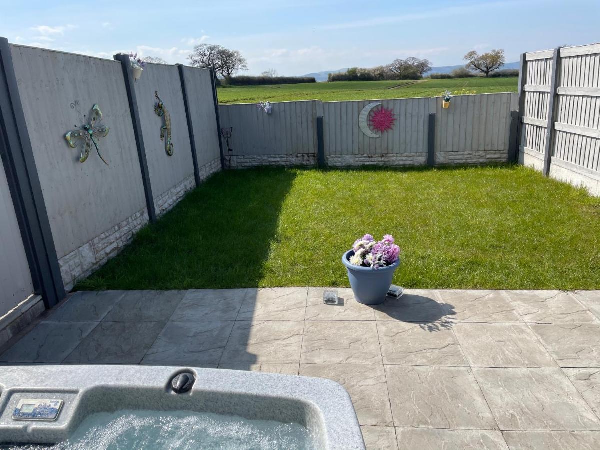 Dwylig Isa Holiday Cottages Rhuddlan Екстериор снимка