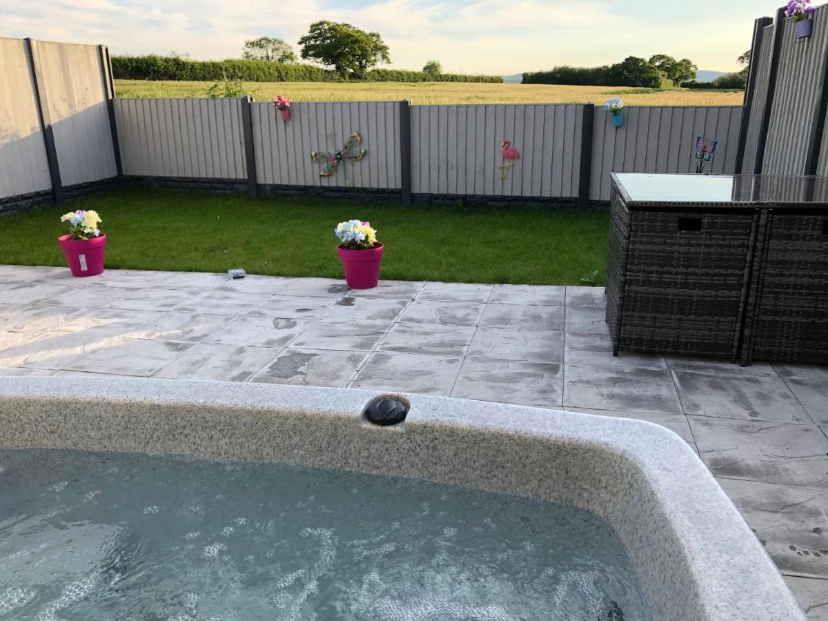 Dwylig Isa Holiday Cottages Rhuddlan Екстериор снимка
