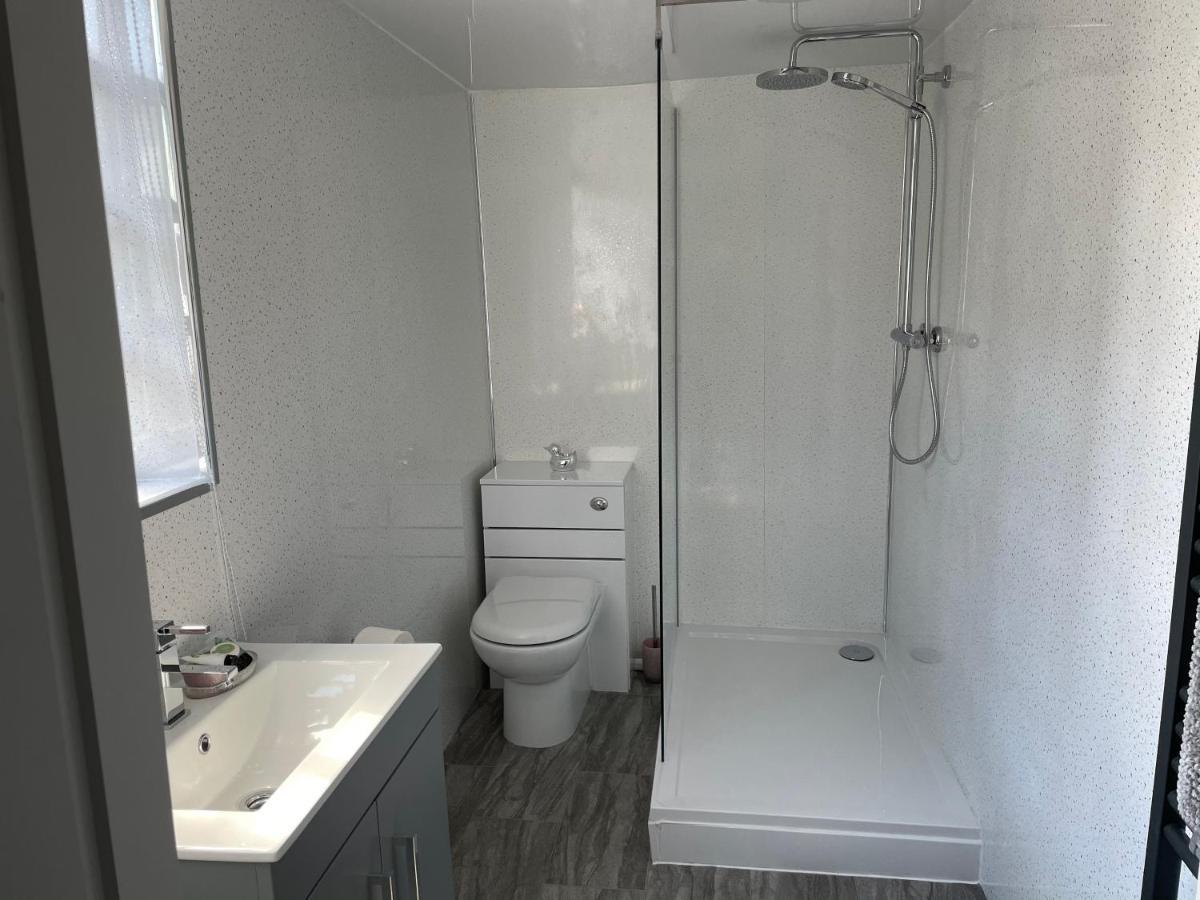 Dwylig Isa Holiday Cottages Rhuddlan Екстериор снимка