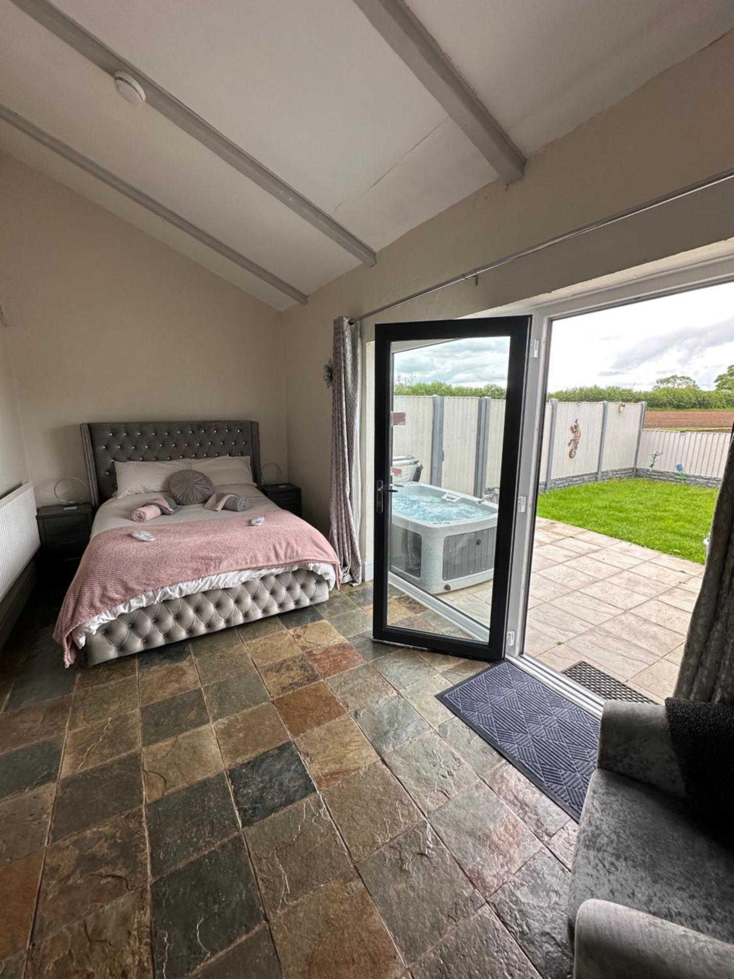 Dwylig Isa Holiday Cottages Rhuddlan Стая снимка